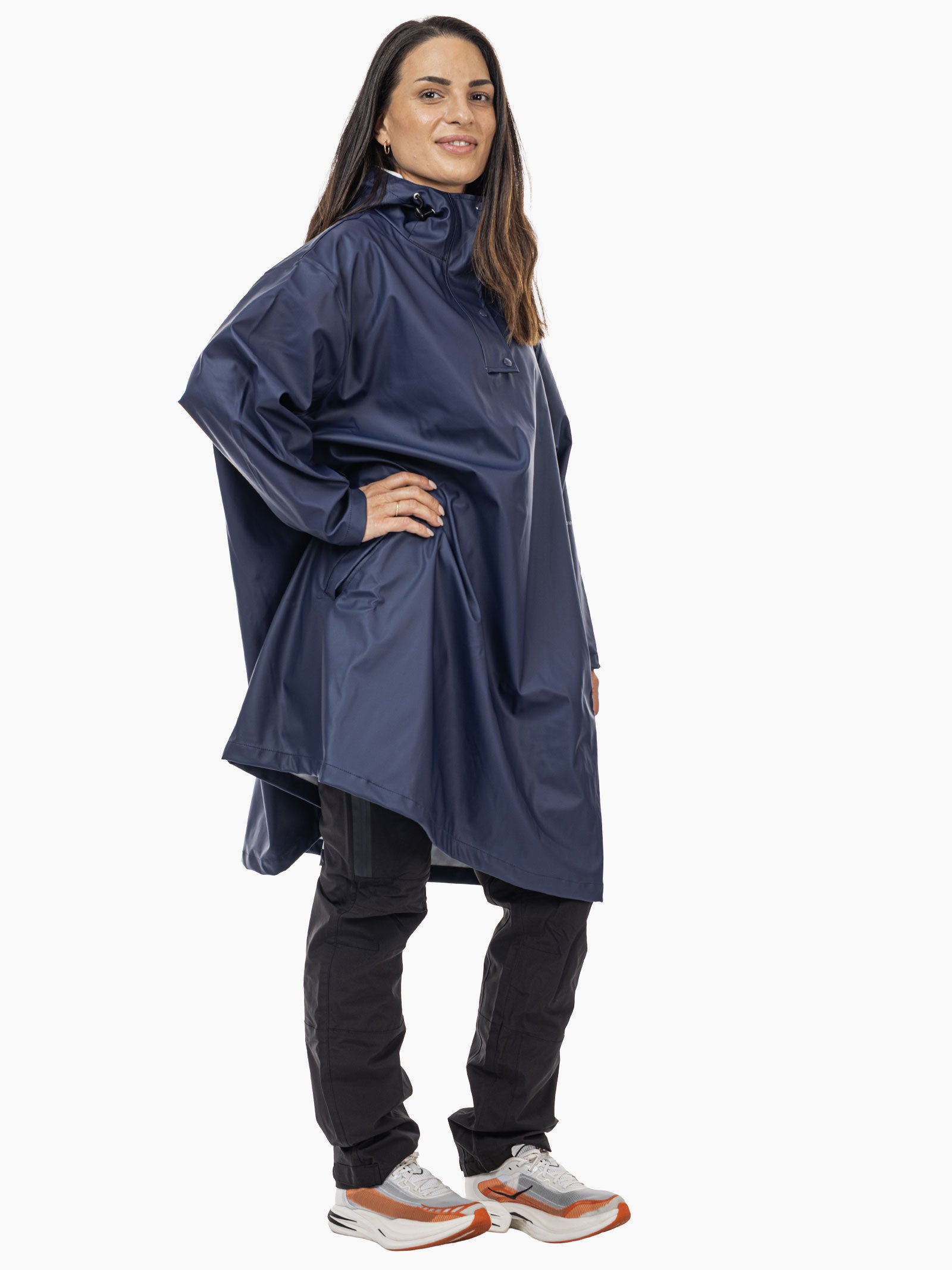 Pakketilbud – Ruskevær regnponcho + Lyngen turbukse til dame i Marineblå/Sort – kun 1 099 kr